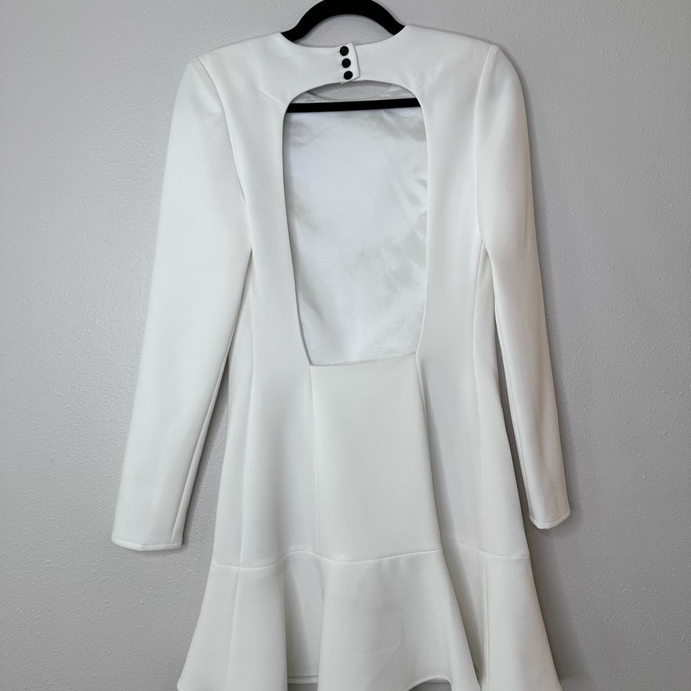 Elegant White Long Sleeve Dress - Picture 5 of 9